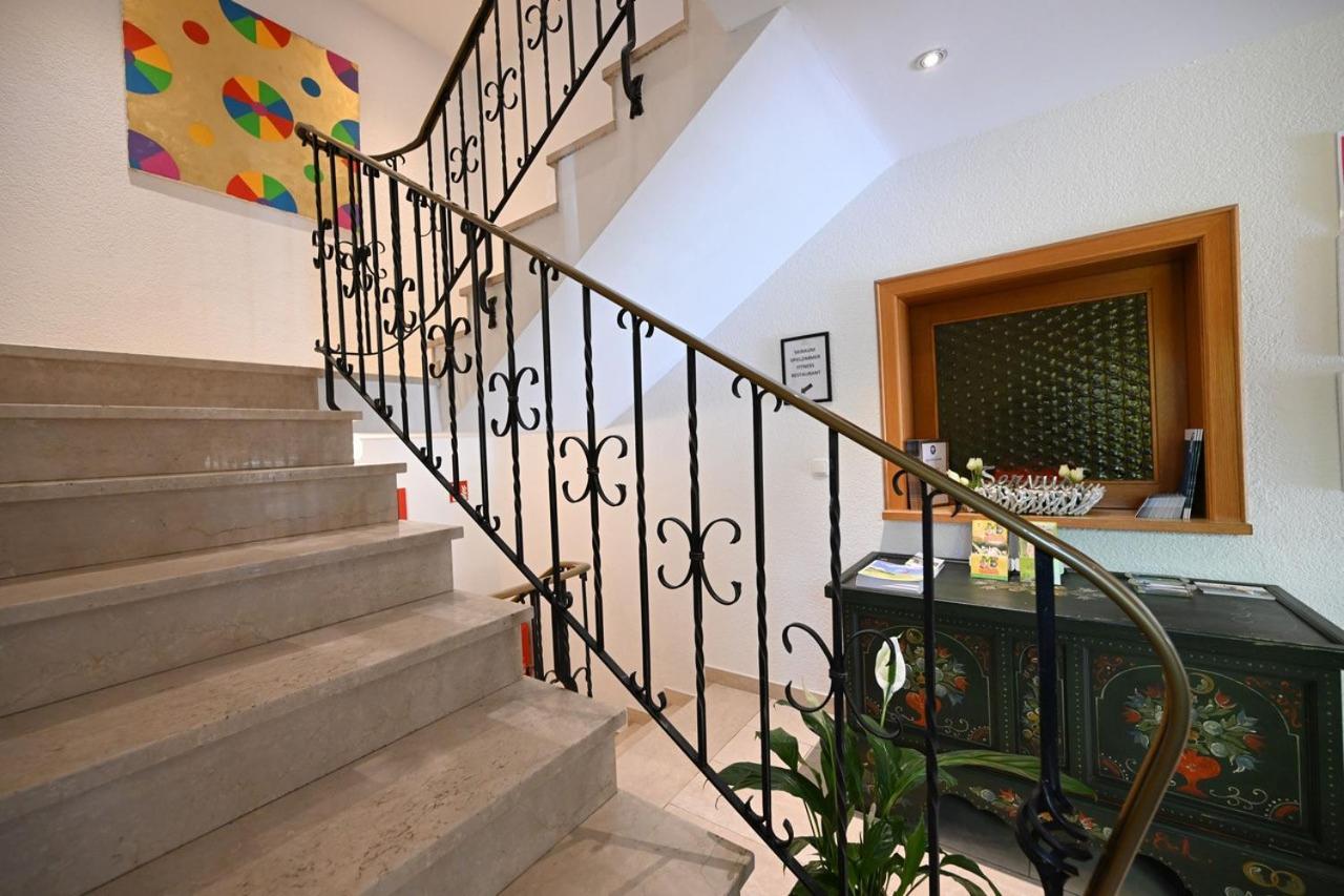 Hardi'S Hotel Инцелль Экстерьер фото