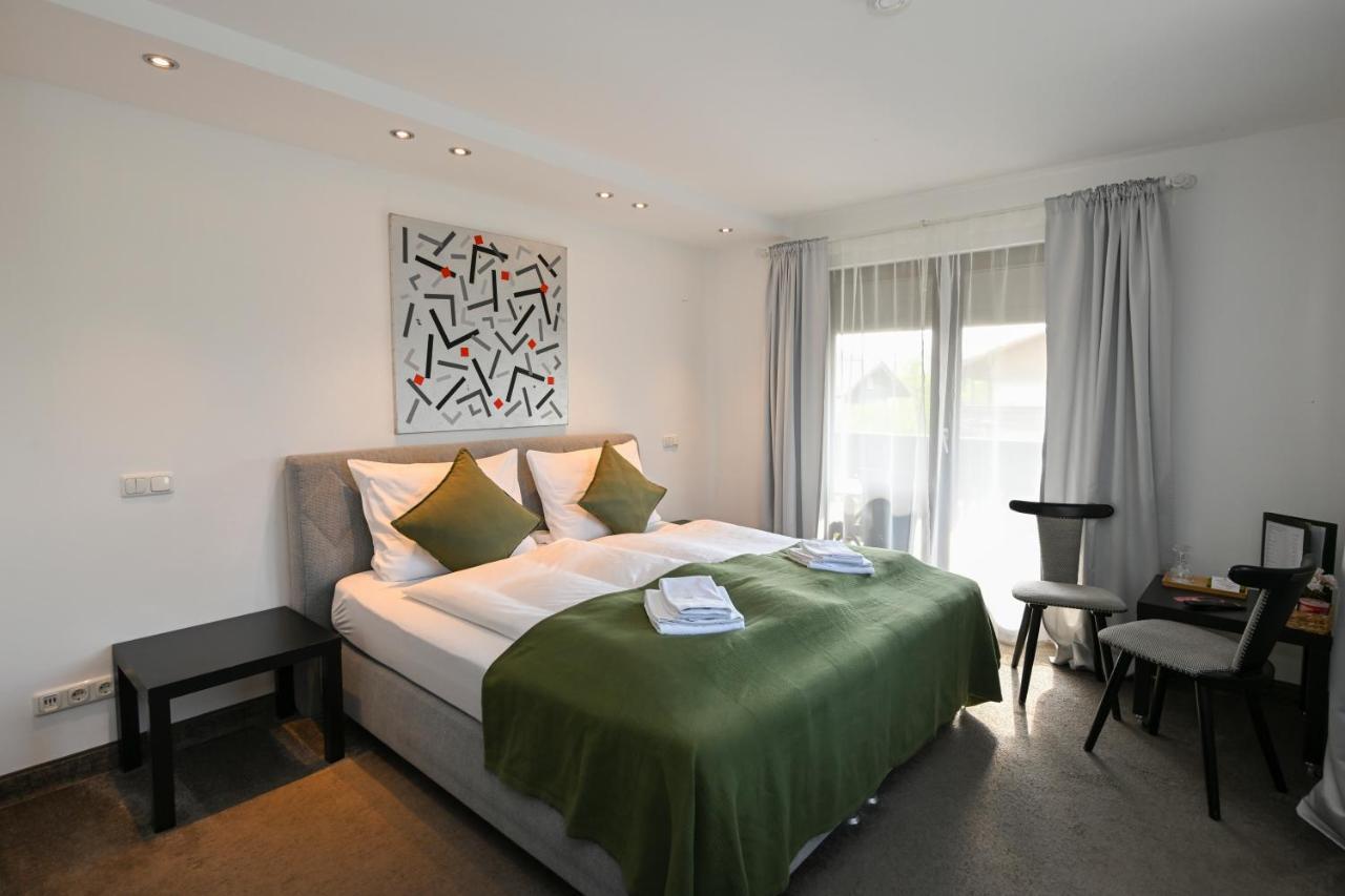 Hardi'S Hotel Инцелль Экстерьер фото