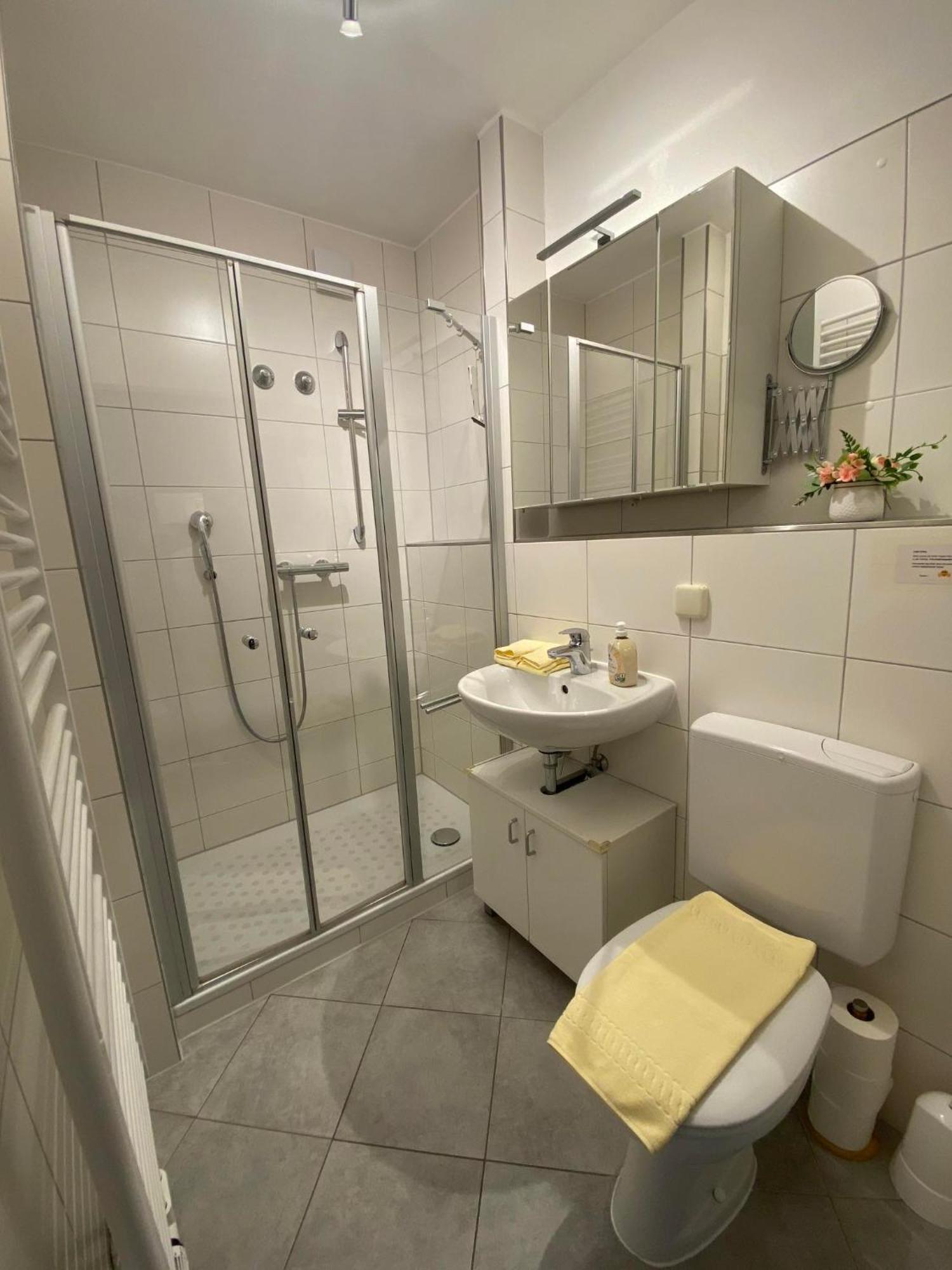 Hardi'S Hotel Инцелль Экстерьер фото