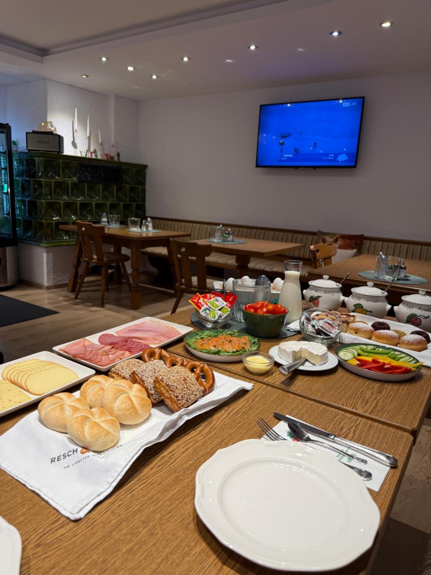 Hardi'S Hotel Инцелль Экстерьер фото